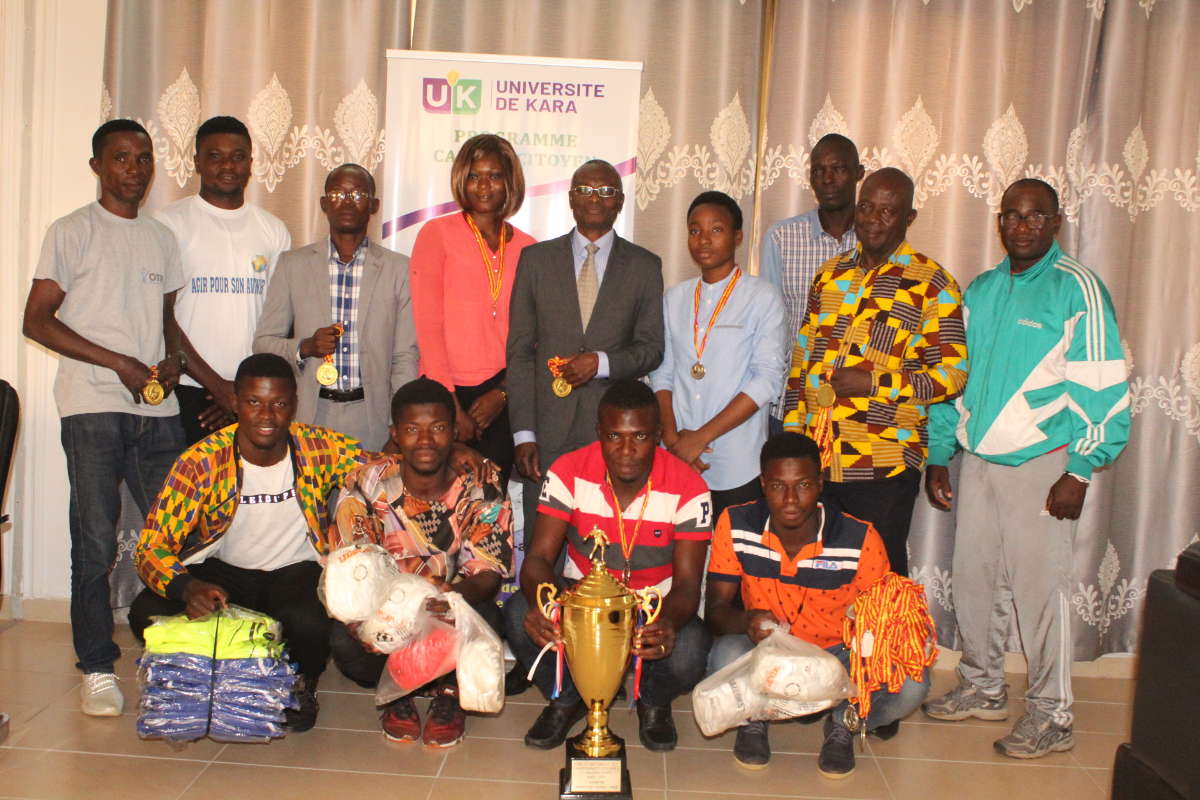 Présentation de trophées au président de l’UK