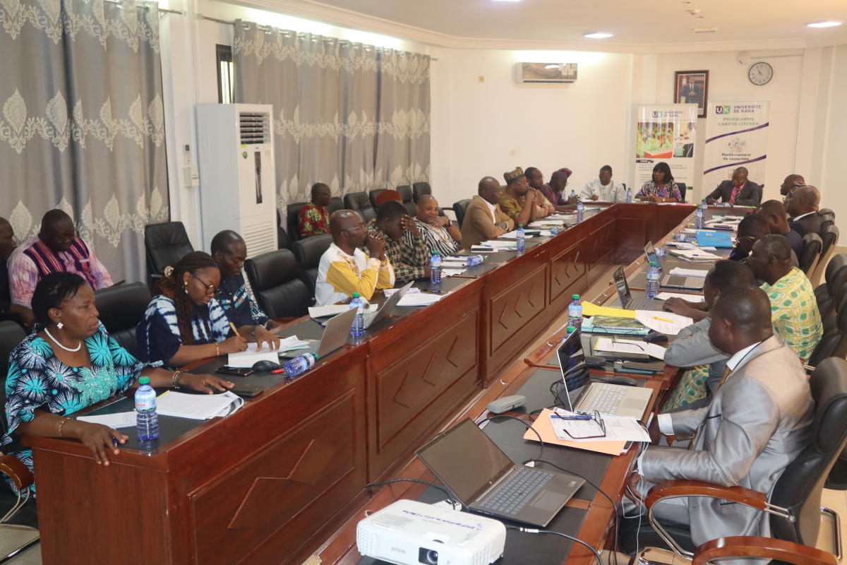Première réunion du Conseil restreint de l’Université de Kara pour le compte l’année académique 2025-2026